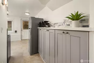 17 W Dravus St, Seattle, WA 98119 - Photo 31
