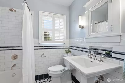 1560 28th Avenue W, Seattle, WA 98199 - Photo 17