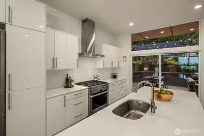 431 26th Avenue E, Seattle, WA 98112 - Photo 13