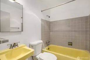 2233 NE 46th St, Seattle, WA 98105 - Photo 11