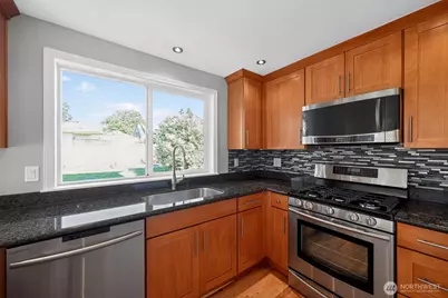 12228 Dayton Avenue N, Seattle, WA 98133 - Photo 9