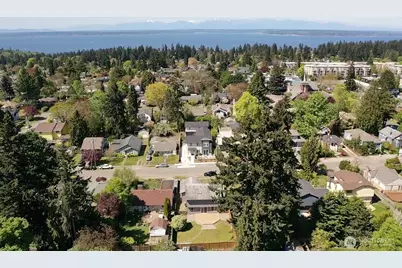 12228 Dayton Avenue N, Seattle, WA 98133 - Photo 3