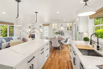 3711 NE 42nd St, Seattle, WA 98105 - Photo 7