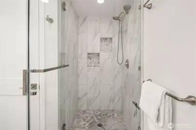 3711 NE 42nd St, Seattle, WA 98105 - Photo 17