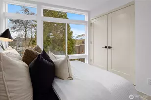 724 N 36th St, Seattle, WA 98103 - Photo 17