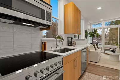 724 N 36th Street, Seattle, WA 98103 - Photo 9