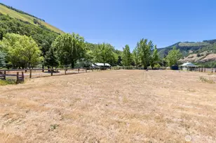 992 Hwy 142 E, Lyle, WA 98635 - Photo 23