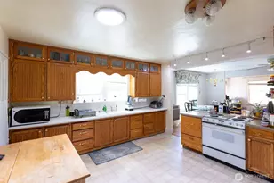 992 Hwy 142 E, Lyle, WA 98635 - Photo 11