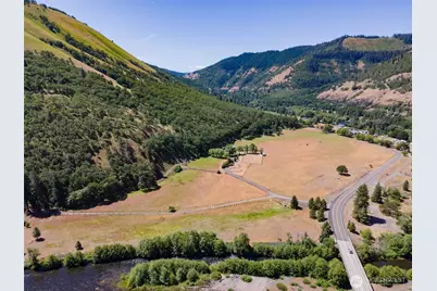 992 Highway 142 E, Lyle, WA 98635 - Photo 5