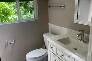 1606 Lakeview Blvd E, Seattle, WA 98102 - Photo 7