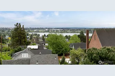 7020 Greenwood Avenue N, Seattle, WA 98103 - Photo 17