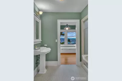 110 Smith Street, Seattle, WA 98109 - Photo 21