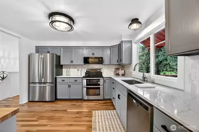 7511 43rd Avenue NE, Seattle, WA 98115 - Photo 9