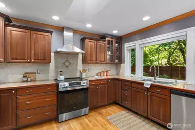 9925 SE 5th Street, Bellevue, WA 98004 - Photo 9
