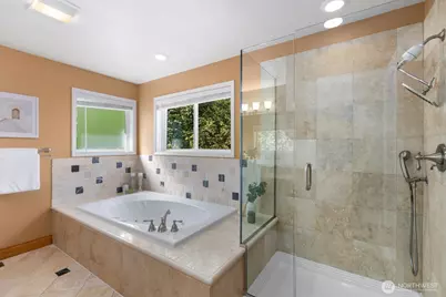 9925 SE 5th Street, Bellevue, WA 98004 - Photo 21
