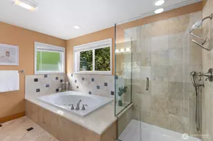 9925 SE 5th St, Bellevue, WA 98004 - Photo 21