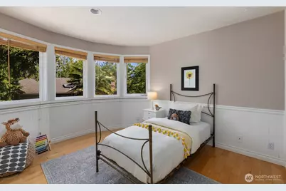 9925 SE 5th Street, Bellevue, WA 98004 - Photo 23