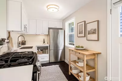526 N 84th Street, Seattle, WA 98103 - Photo 9