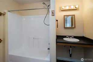 6461 NE 181st St, Kenmore, WA 98028 - Photo 9