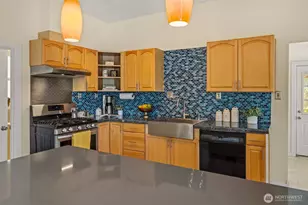 3228 39th Ave SW, Seattle, WA 98116 - Photo 13