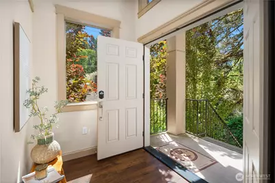 557 SE Andrews Street #D, Issaquah, WA 98027 - Photo 3