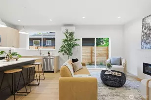 9725 Evanston Ave N, Seattle, WA 98103 - Photo 15