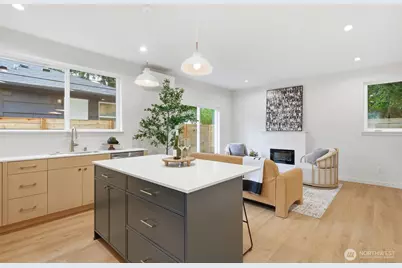 9725 Evanston Avenue N #B, Seattle, WA 98103 - Photo 11