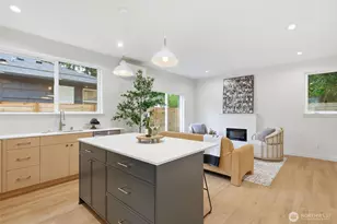 9725 Evanston Ave N, Seattle, WA 98103 - Photo 11