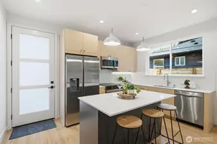 9725 Evanston Ave N, Seattle, WA 98103 - Photo 3