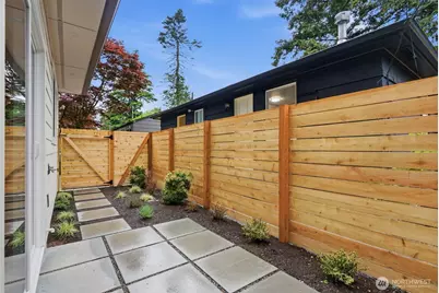 9725 Evanston Avenue N #B, Seattle, WA 98103 - Photo 29