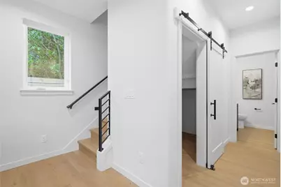 9725 Evanston Avenue N #B, Seattle, WA 98103 - Photo 17