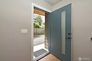 18028 10th Ave NE, Shoreline, WA 98155 - Photo 3