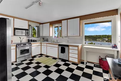438 Comstock Place, Seattle, WA 98109 - Photo 11