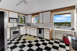 438 Comstock Pl, Seattle, WA 98109 - Photo 11