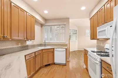 120 Newport Way NW #16, Issaquah, WA 98027 - Photo 15