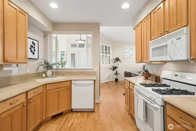 120 Newport Way NW #16, Issaquah, WA 98027 - Photo 17