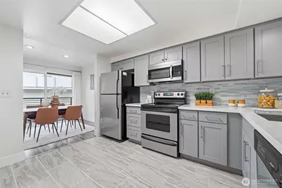 11300 1st Avenue NE #322, Seattle, WA 98125 - Photo 17