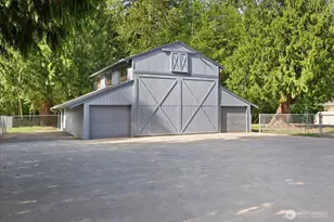 8207 228th St SE, Woodinville, WA 98072 - Photo 31