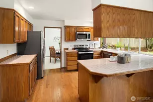 24346 SE 43rd Pl, Sammamish, WA 98029 - Photo 9