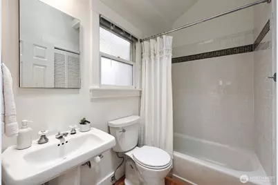 1601 22nd Avenue #2118, Seattle, WA 98122 - Photo 17