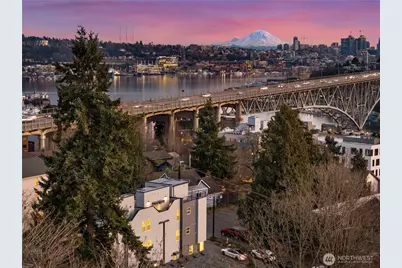 722 N 36th Street, Seattle, WA 98103 - Photo 3