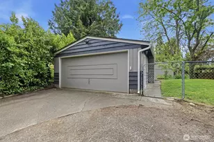 1027 S 124th St, Seattle, WA 98168 - Photo 21