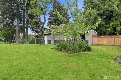 1027 S 124th Street, Seattle, WA 98168 - Photo 3