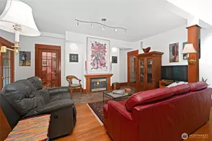 10425 E Riverside Dr, Bothell, WA 98011 - Photo 13