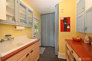 10425 E Riverside Dr, Bothell, WA 98011 - Photo 27
