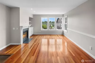 129 A 26th Avenue E, Seattle, WA 98112 - Photo 3