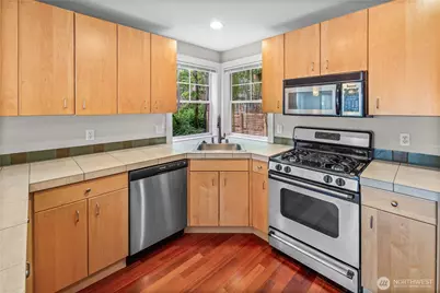 129 A 26th Avenue E, Seattle, WA 98112 - Photo 5