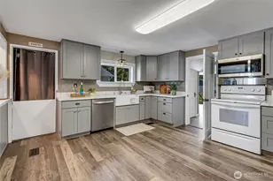413 Long St, Wilkeson, WA 98396 - Photo 13
