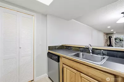 14620 NE 31st Street #J102, Bellevue, WA 98007 - Photo 9