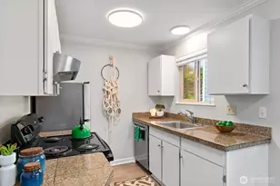6557 4th Ave NE, Seattle, WA 98115 - Photo 11